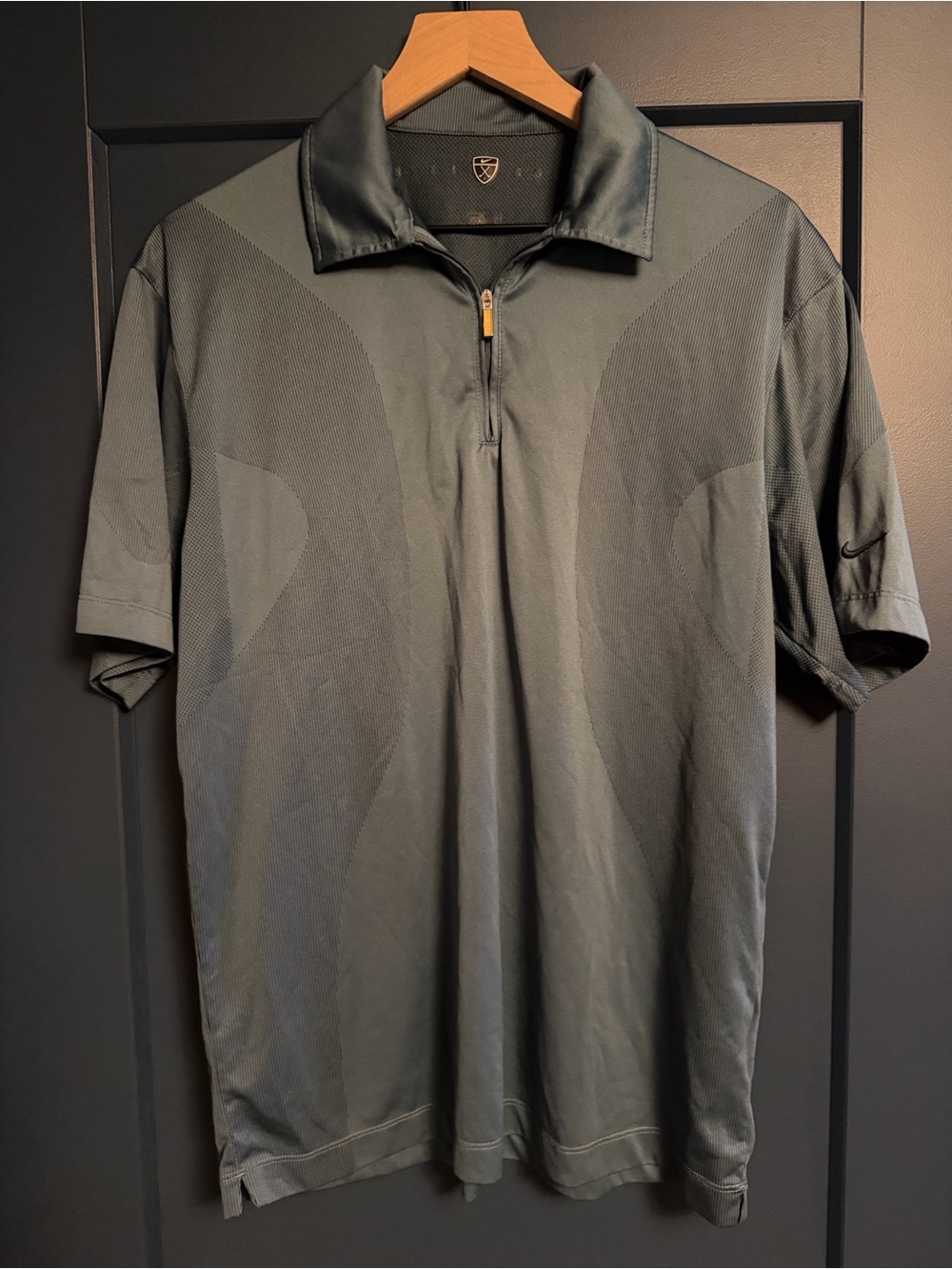 Nike Men’s Short-Sleeve Zip Polo 90s Golf Shirt - blue